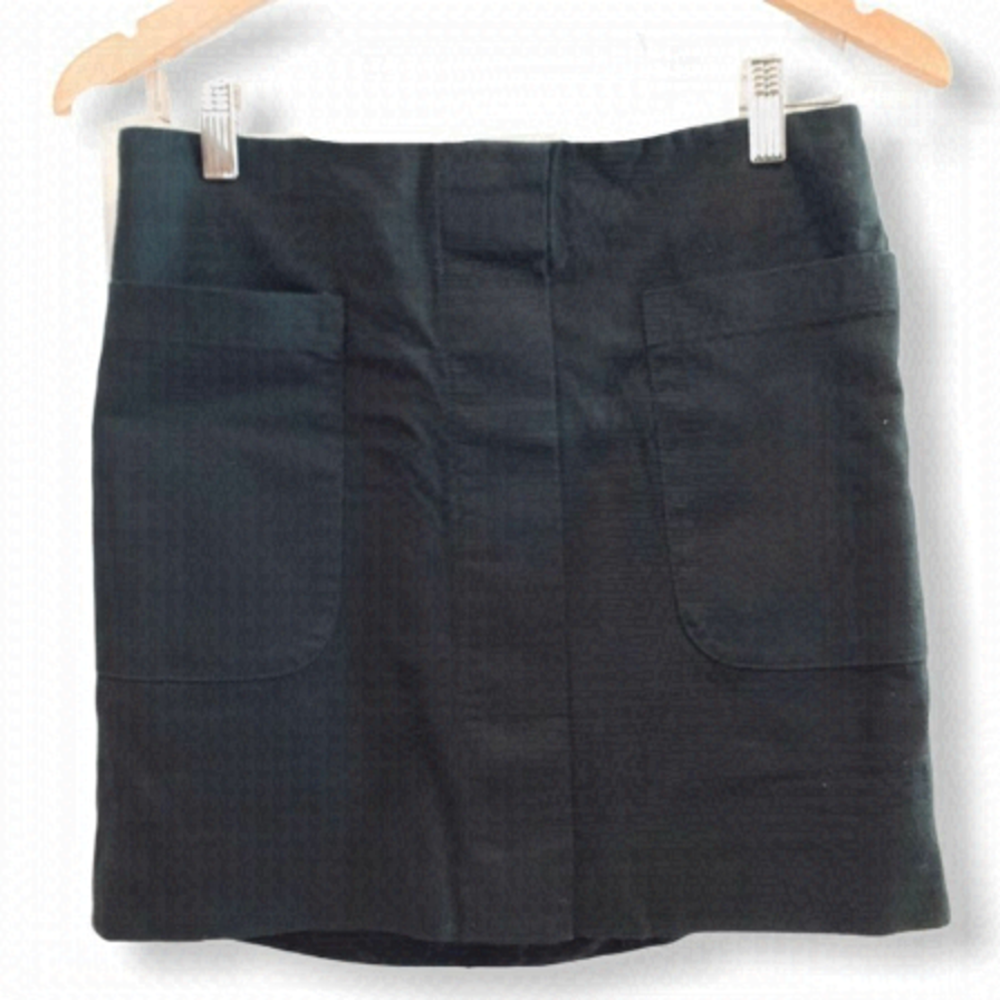GAP skirt with pocket detailing